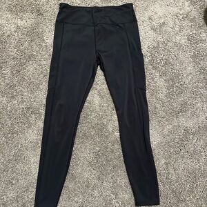 These are black leggings with pockets on the sides.